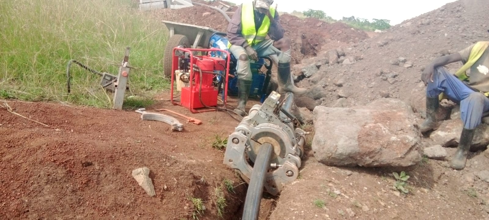 HDPE pipe welding on a field pipeline
